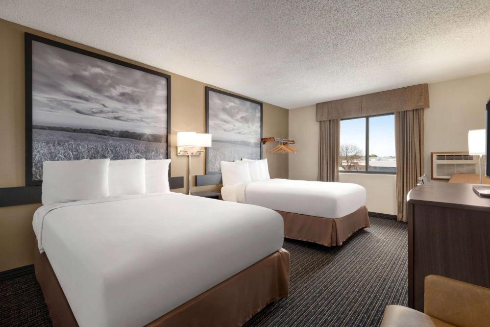 Double Room with Two Double Beds - Non-Smoking interior